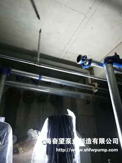 安裝現(xiàn)場(chǎng)無(wú)負(fù)壓供水設(shè)備進(jìn)出水口管路架設(shè)連接
