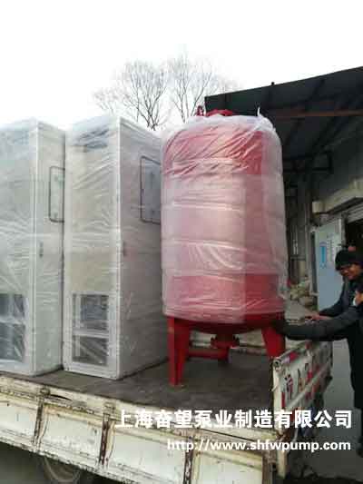 水泵配電柜、隔膜氣壓罐裝車送貨