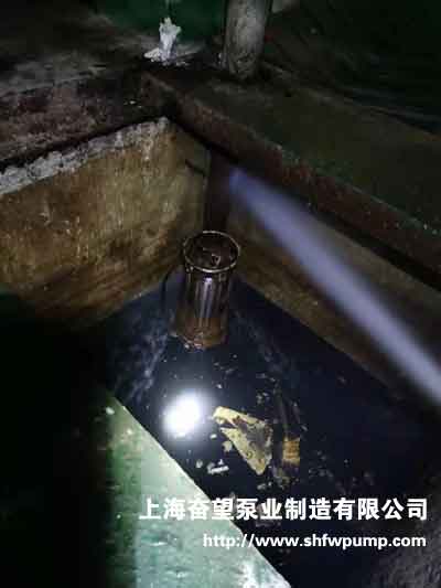 金水區(qū)東風(fēng)路與天明路交叉口更換維修污水泵